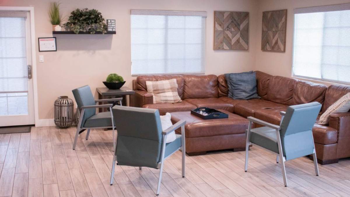 Experience Recovery facility's living room, where CBT sessions can be managed in Orange County, CA.