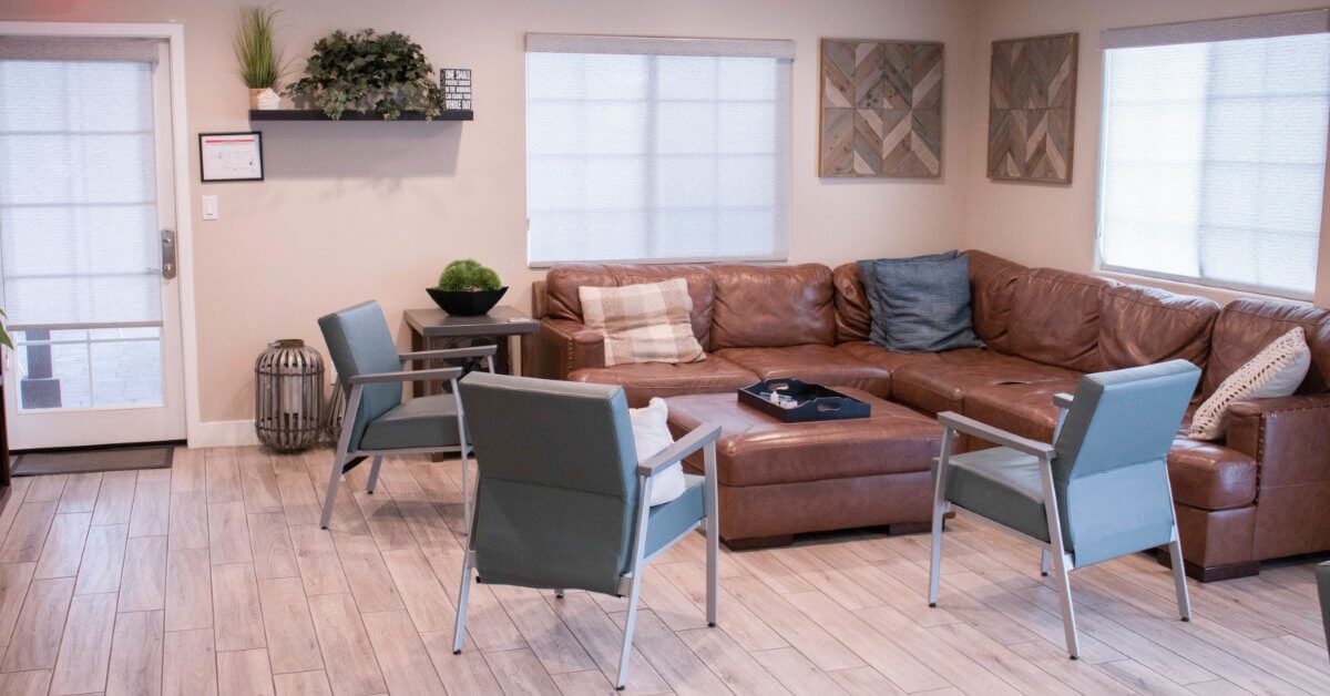 Experience Recovery living room, often used for various activities during outpatient rehab in Orange County. 