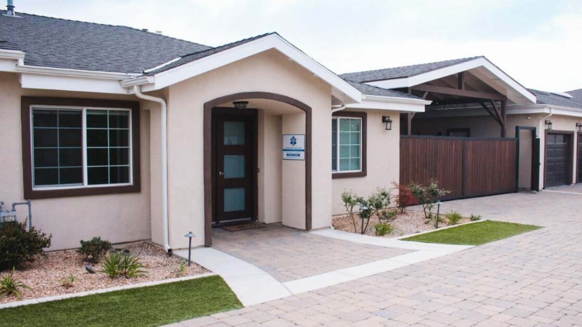 Front view of Experience Recovery treatment center, where patients can recover from their heroin addiction through our personalized heroin detox in Orange County, CA. 